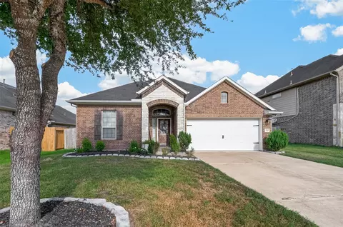 2115 Rolling Hills Dr, Pearland, TX 77581