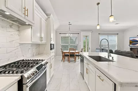Kitchen - 1706 Elmside Ct, Conroe, TX 77301 photo 3 of 5