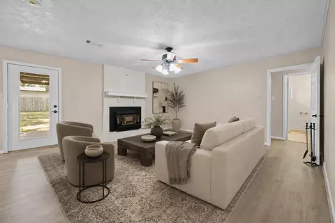 624 Morrison Dr, Livingston, TX 77351