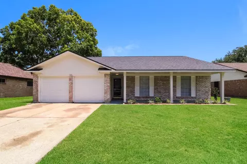 1611 Pecan Hollow St, Pearland, TX 77581