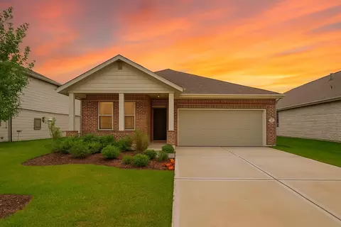 115 Peachleaf Ct, Anahuac, TX 77514