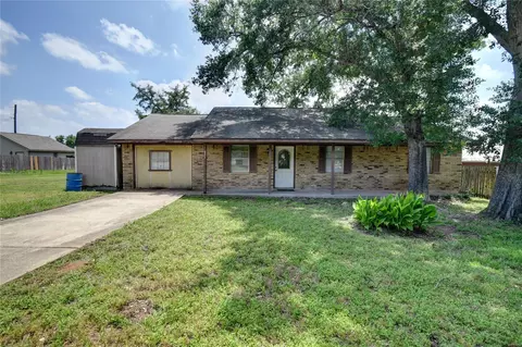 921 E 3rd St, Bellville, TX 77418