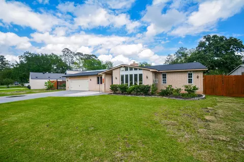 1402 Chestnut Ridge Rd, Kingwood, TX 77339