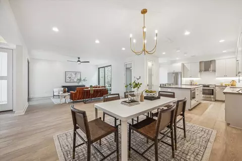 40 River Hollow Ln, Houston, TX 77027
