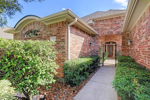 4510 Cypress Pond Ct, Houston, TX 77059
