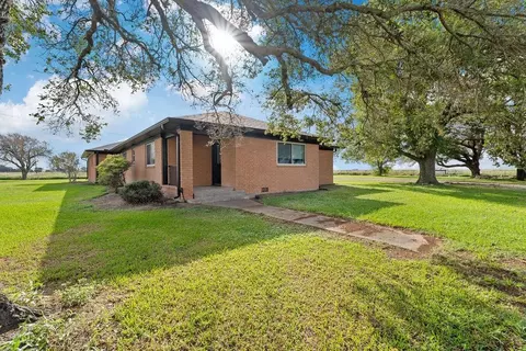 1342 County Road 426, El Campo, TX 77437
