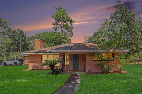 110 S Woodsway St W, Conroe, TX 77301