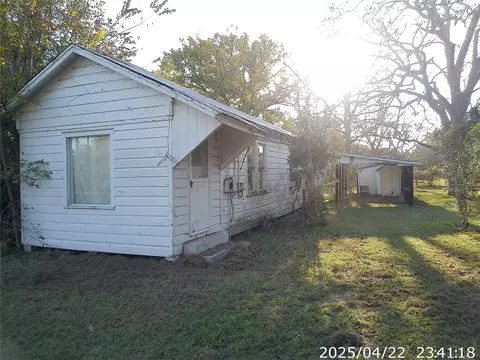 504 Camp St, Alleyton, TX 78935