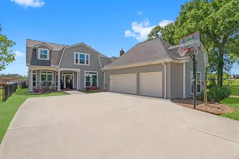 910 Sandy Beach Dr, Conroe, TX 77304 photo 1