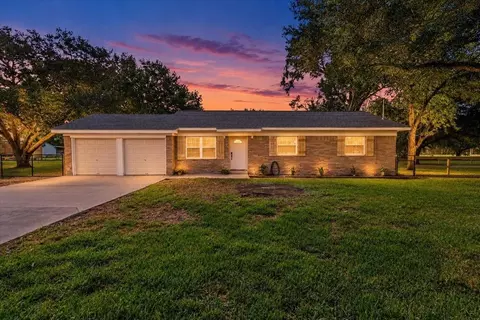 3405 Meadowlark Ln, Alvin, TX 77511