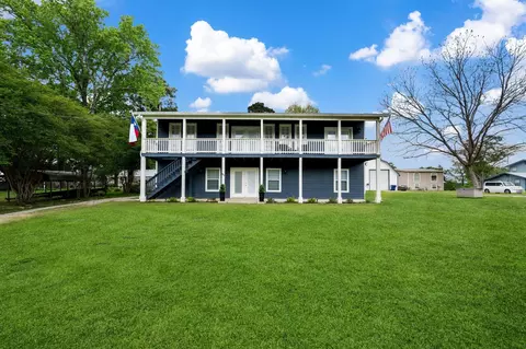 801 Commodore Dr, Livingston, TX 77351
