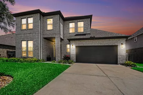 9214 Secretariat Ln, Mont Belvieu, TX 77523