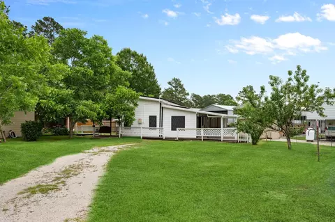 304 Sunrise Dr, Livingston, TX 77351
