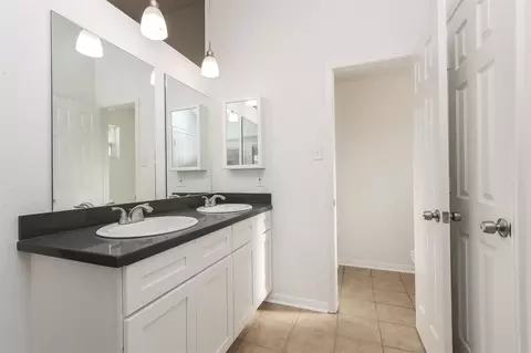 Bath - 9410 Dundalk St, Spring, TX 77379 photo 2 of 4