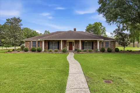 2201 Tall Oaks Dr, Orange, TX 77632