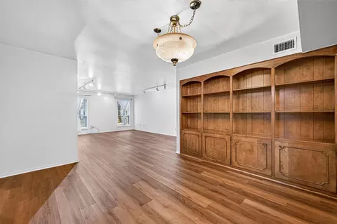 359 N Post Oak Ln #122, Houston, TX 77024