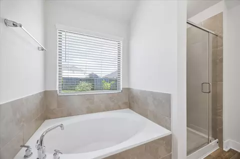 Bath - 9830 N Goshawk Trl, Conroe, TX 77385 photo 1 of 4