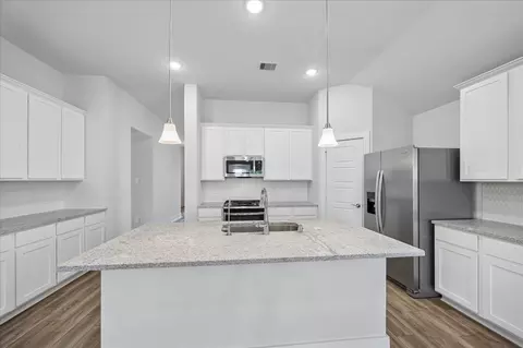 Kitchen - 9830 N Goshawk Trl, Conroe, TX 77385 photo 2 of 3