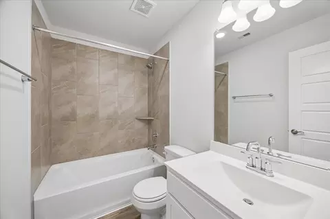 Bath - 9830 N Goshawk Trl, Conroe, TX 77385 photo 3 of 4