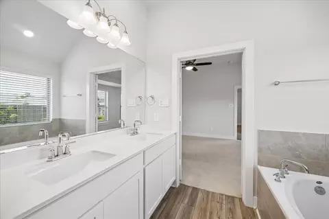 Bath - 9830 N Goshawk Trl, Conroe, TX 77385 photo 2 of 4