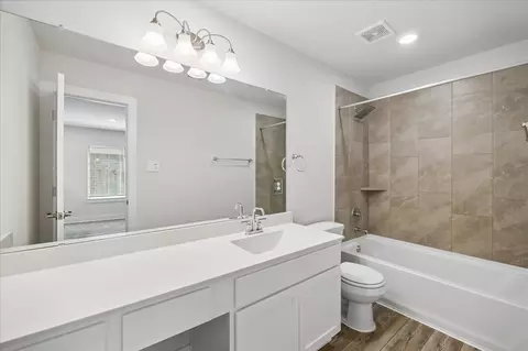 Bath - 9830 N Goshawk Trl, Conroe, TX 77385 photo 4 of 4