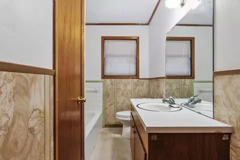 Bath - 3010 Lamar Cir, El Campo, TX 77437 photo 3 of 3