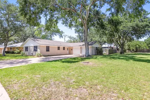 Exterior - 3010 Lamar Cir, El Campo, TX 77437 photo 2 of 10
