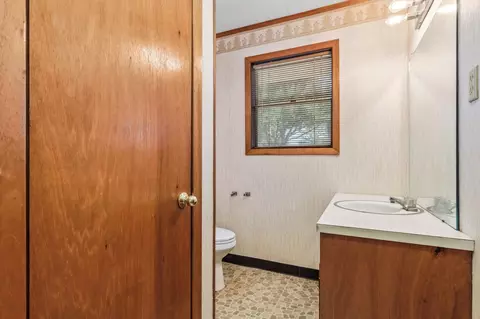 Bath - 3010 Lamar Cir, El Campo, TX 77437 photo 1 of 3