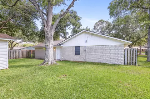 Exterior - 3010 Lamar Cir, El Campo, TX 77437 photo 8 of 10