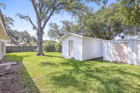 Exterior - 3010 Lamar Cir, El Campo, TX 77437 photo 10 of 10