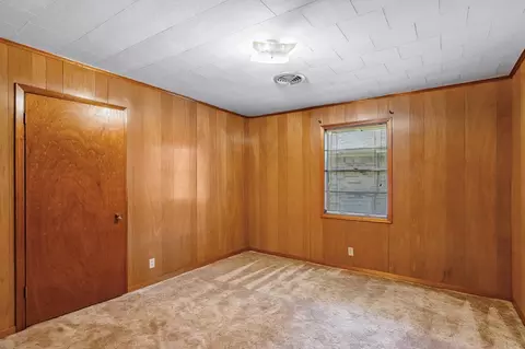 Bedroom - 3010 Lamar Cir, El Campo, TX 77437 photo 9 of 12