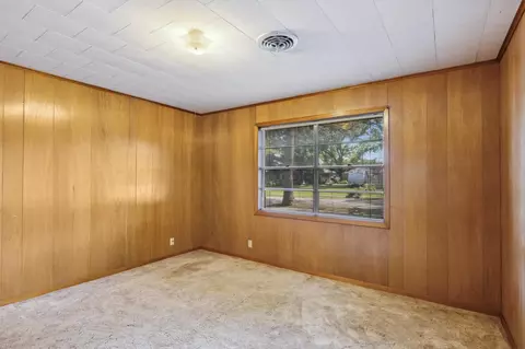 Bedroom - 3010 Lamar Cir, El Campo, TX 77437 photo 6 of 12