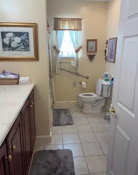 Bath - 301 Beech St, Calvert, TX 77837 photo 3 of 3