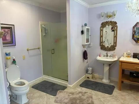 Bath - 301 Beech St, Calvert, TX 77837 photo 1 of 3