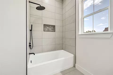 Bath - 15020 Tybee Ln, Conroe, TX 77306 photo 5 of 6