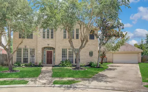 12011 Snowbird Ct, Stafford, TX 77477