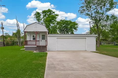 109 Queens Ct, Baytown, TX 77520