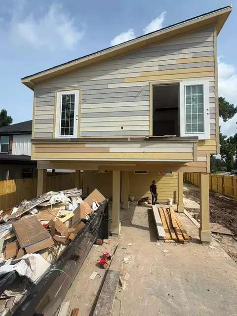 1052 North Ln #A/B, Houston, TX 77088