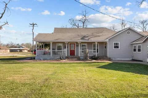 2006 Main St, Danbury, TX 77534