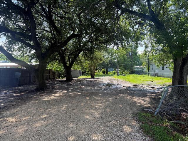 10214 Ben Nevis St, Crosby, TX 77532
