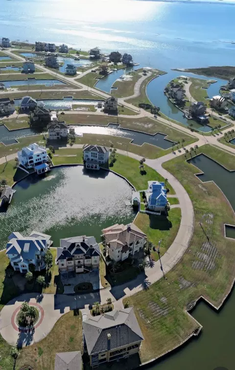 10 Loggerhead, Hitchcock, TX 77563