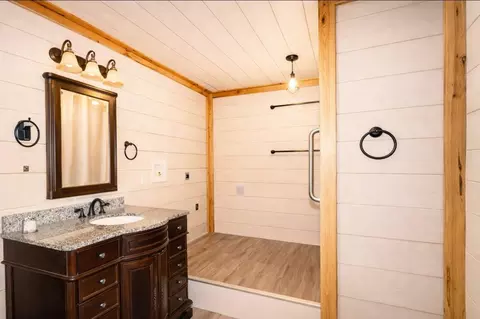 Bath - 29500 Skymac Ranch Rd, Hempstead, TX 77445 photo 8 of 8