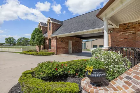 Exterior - 29500 Skymac Ranch Rd, Hempstead, TX 77445 photo 5 of 15