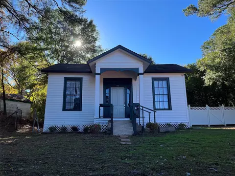 1002 Old Madisonville Rd, Huntsville, TX 77320