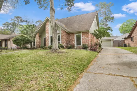 2918 Laurel Fork Dr, Kingwood, TX 77339