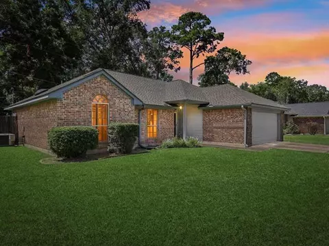 7235 Pleasant Bend Dr, Beaumont, TX 77708 photo 1