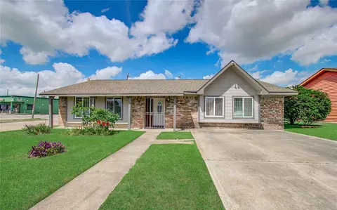 930 Centerwood Dr, Houston, TX 77013