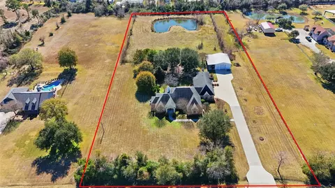 500 Burwell Rd, Highlands, TX 77562