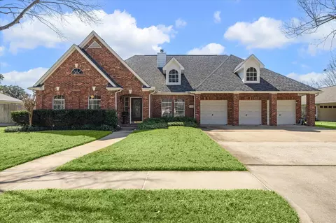 4211 Kirby Oaks Dr S, Seabrook, TX 77586