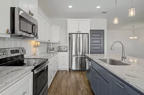 2406 Lightfoot Ln, Bryan, TX 77803